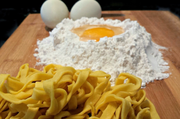 What is the ratio of flour to egg in pasta?