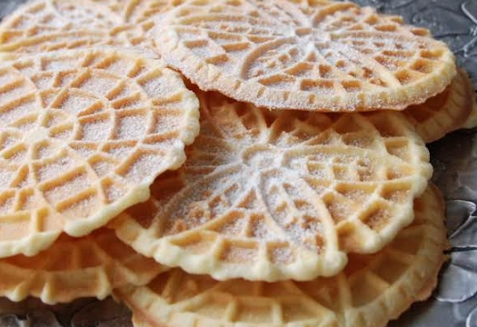 What is the traditional flavor of Italian pizzelle?