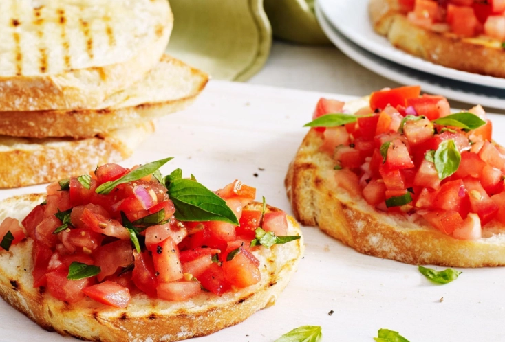 What is in traditional Italian bruschetta?