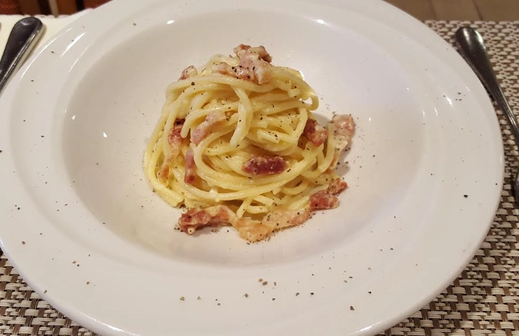Carbonara traditional italian recipe without cream