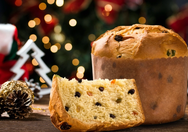 What is a traditional Christmas dessert in Italy?