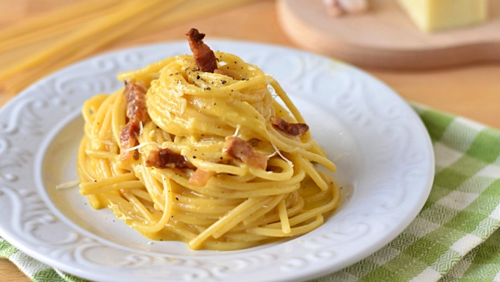 How is carbonara originally made?