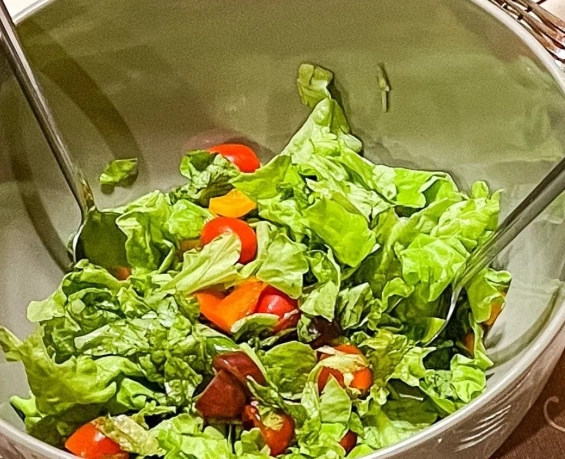Simple Italian Green Salad Recipe & Authentic Dressing Tips